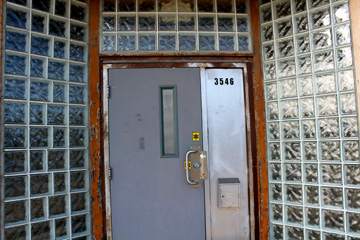 The rather unassuming front door to the gallery.